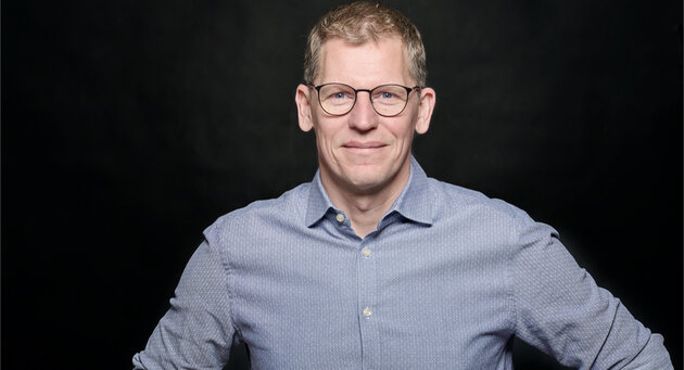 Juri Stobbe smiles into the camera.