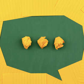 Green speech bubble with three dots in the middle